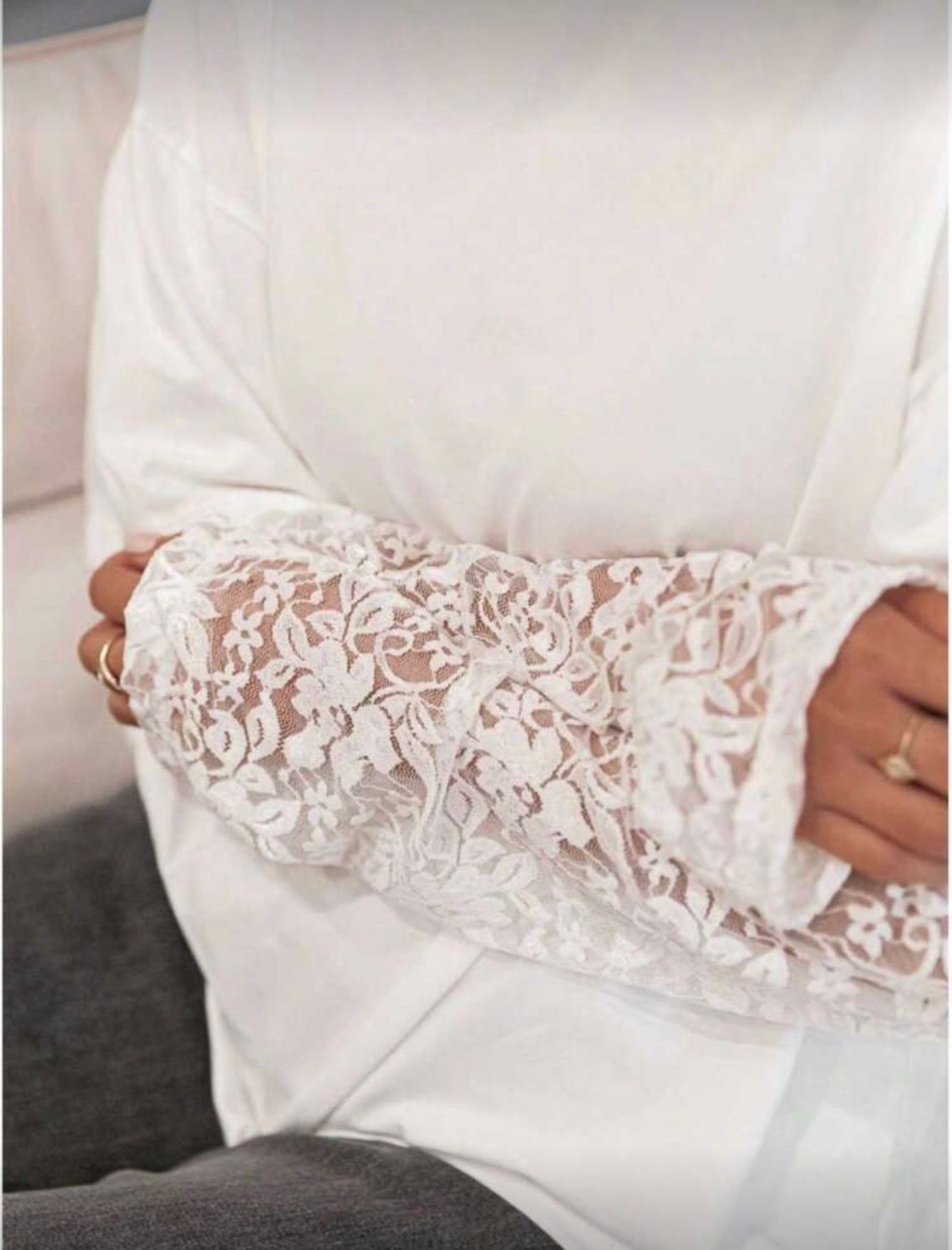 T-SHIRT CON MANICHE IN PIZZO