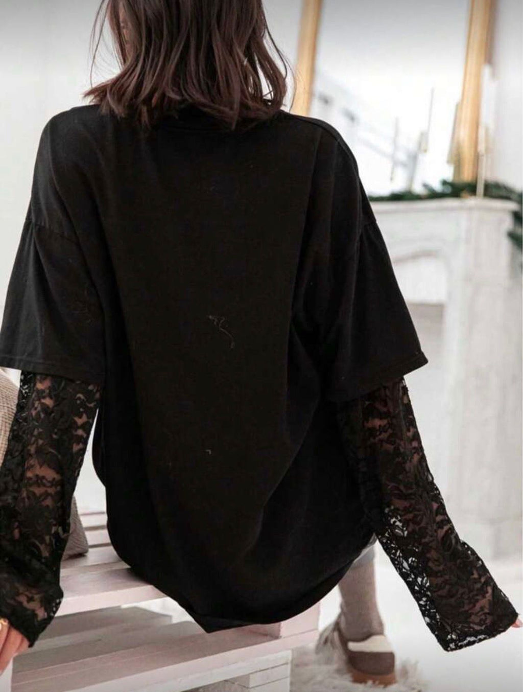 T-SHIRT CON MANICHE IN PIZZO