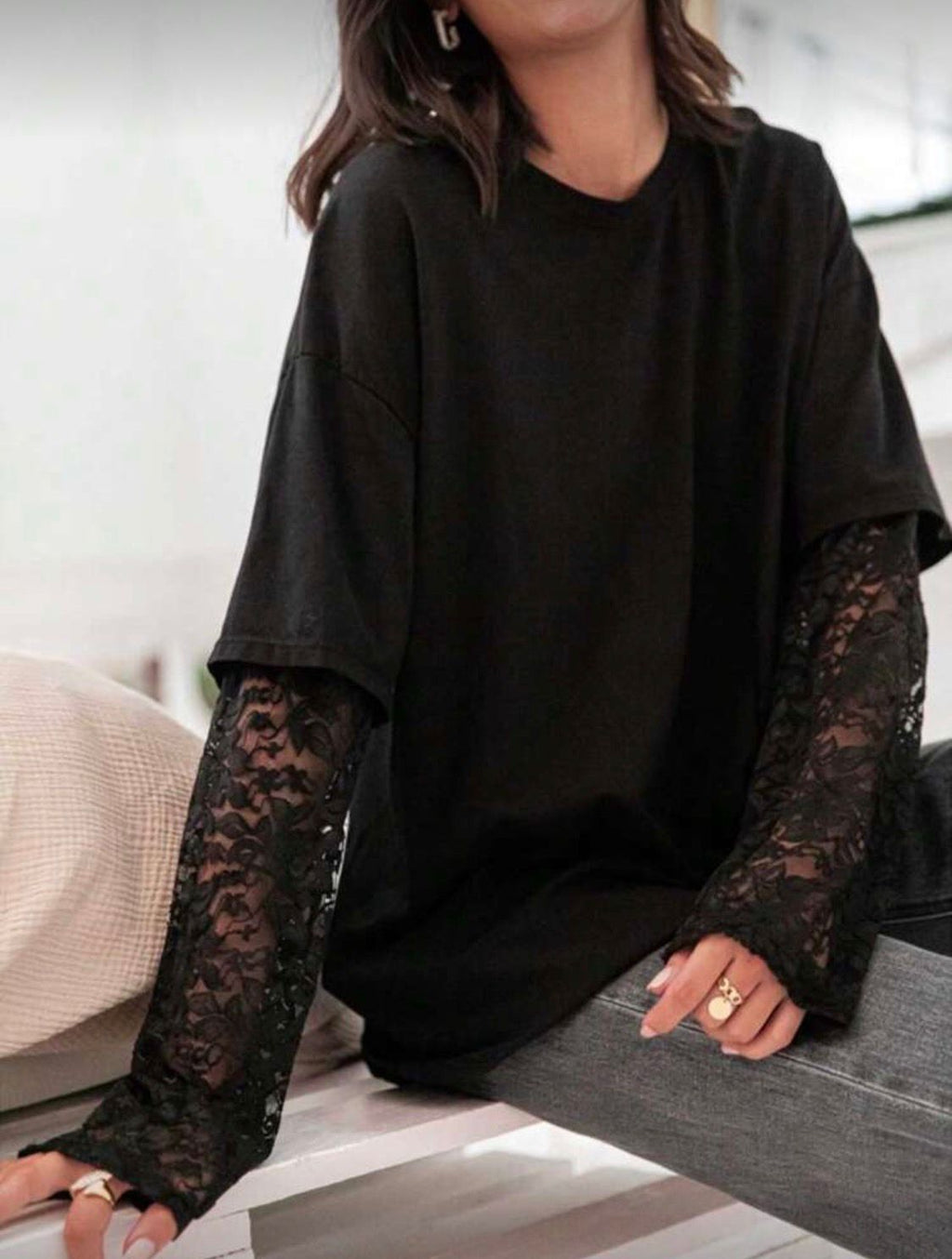 T-SHIRT CON MANICHE IN PIZZO