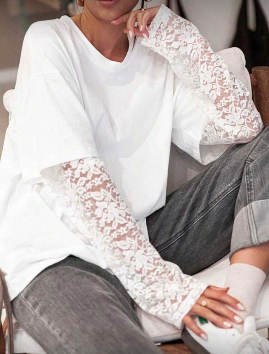 T-SHIRT CON MANICHE IN PIZZO