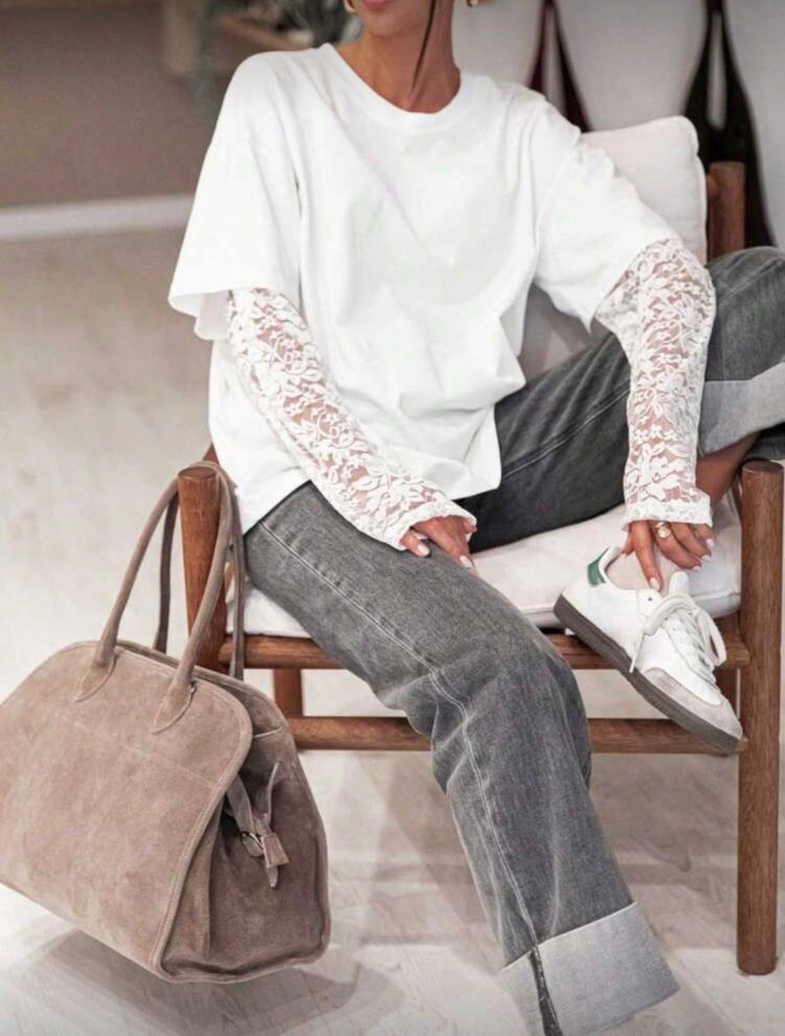 T-SHIRT CON MANICHE IN PIZZO