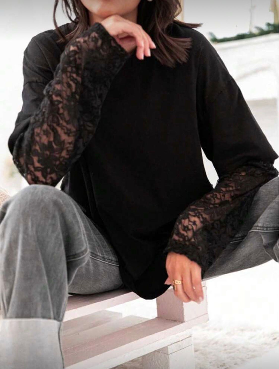 T-SHIRT CON MANICHE IN PIZZO