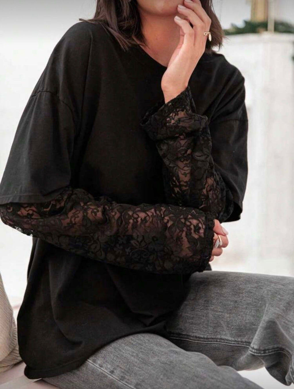 T-SHIRT CON MANICHE IN PIZZO