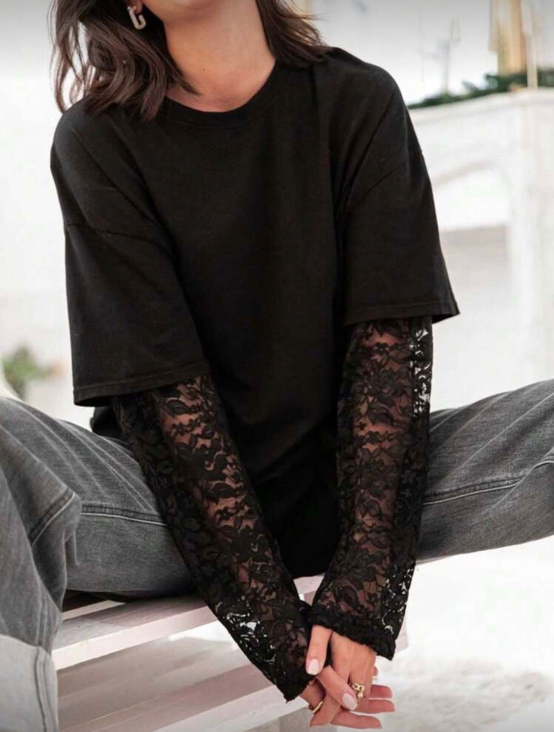 T-SHIRT CON MANICHE IN PIZZO