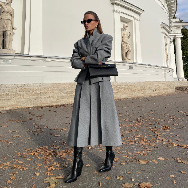 BLAZER AND SKIRT COORDINATED SET