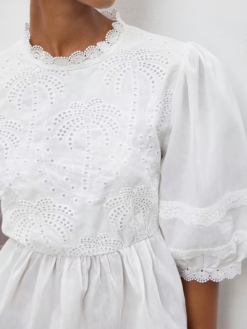 BLUSA CON RICAMO SANGALLO