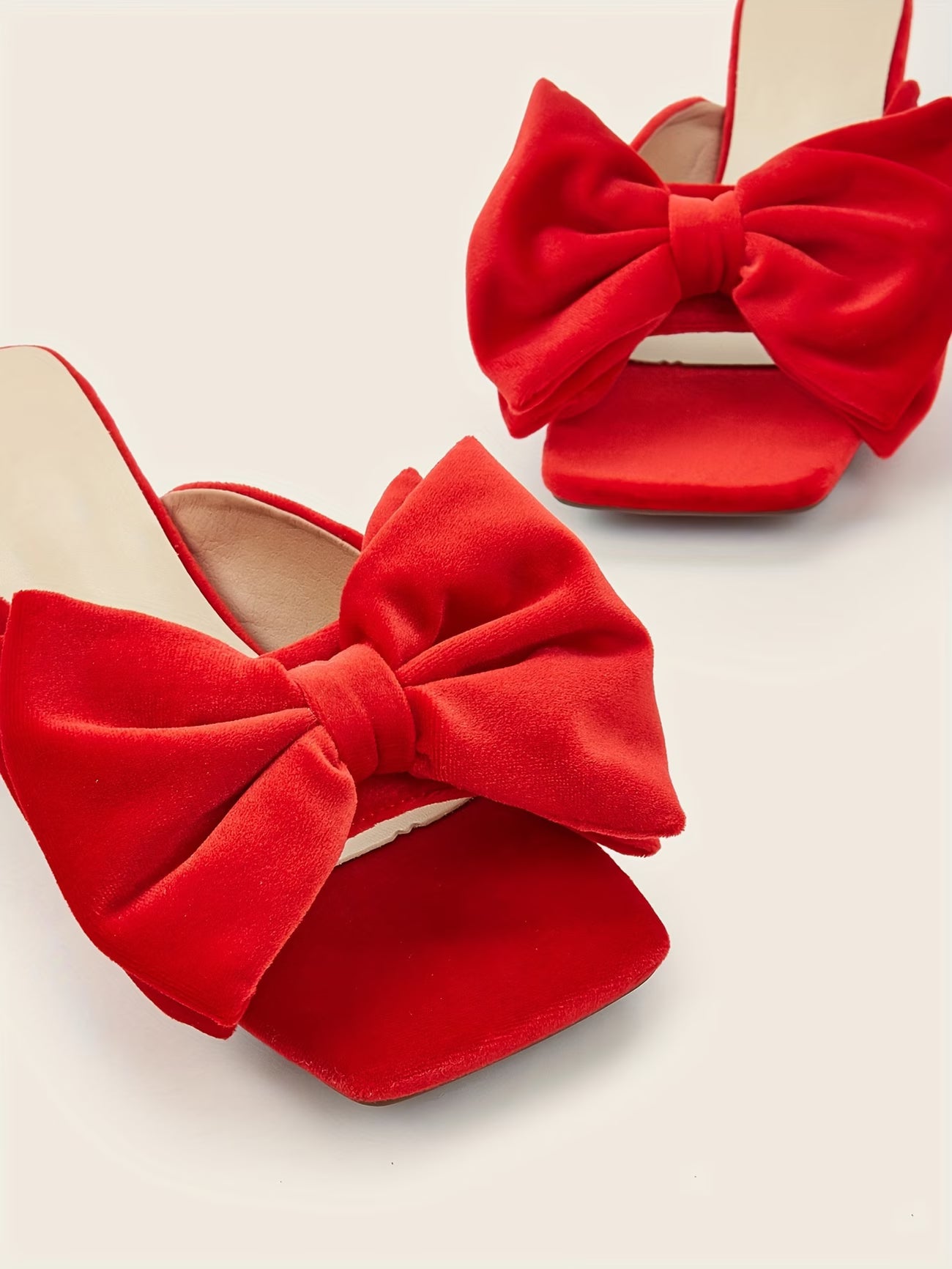 SANDALI CON TACCO MAXI FIOCCO