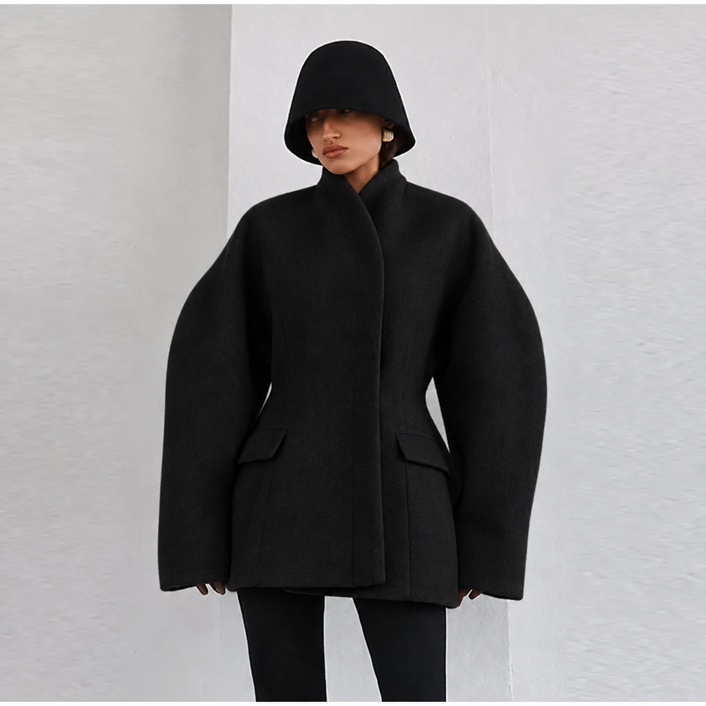 Seconda foto con cappotto nero