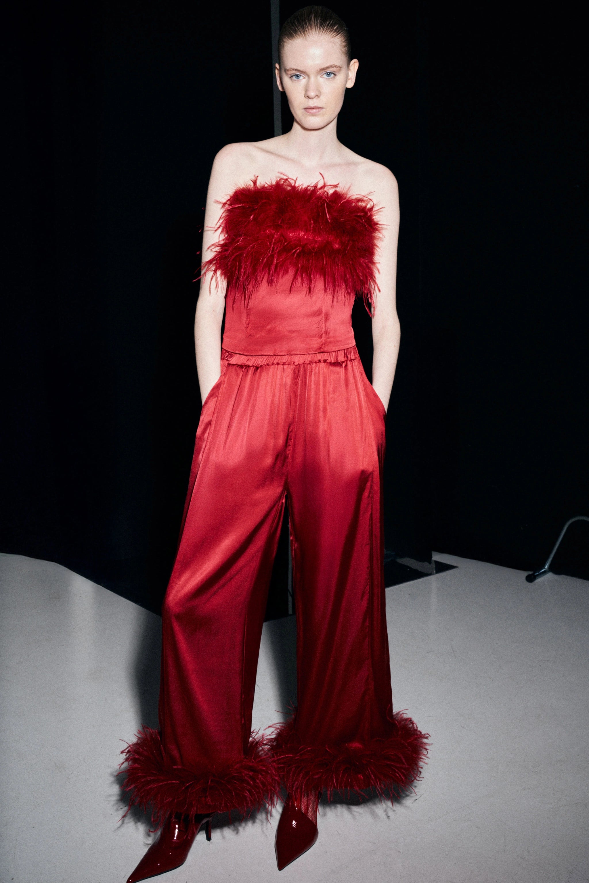 TOP SATINATO CON PIUME BY LUMINA