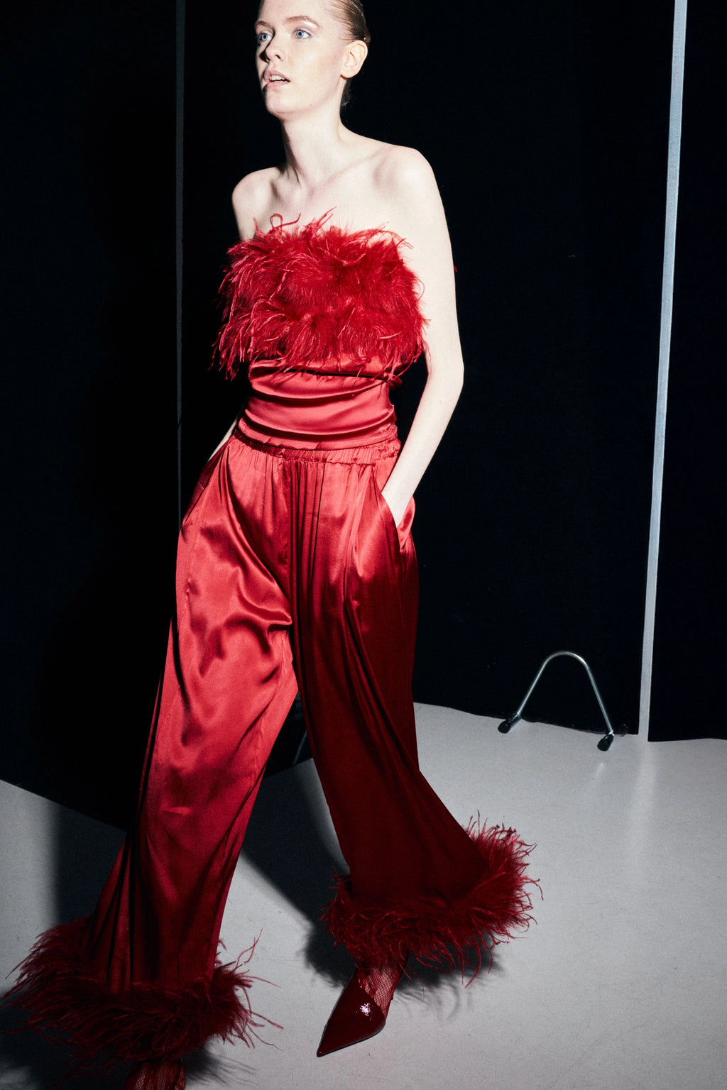 TOP SATINATO CON PIUME BY LUMINA