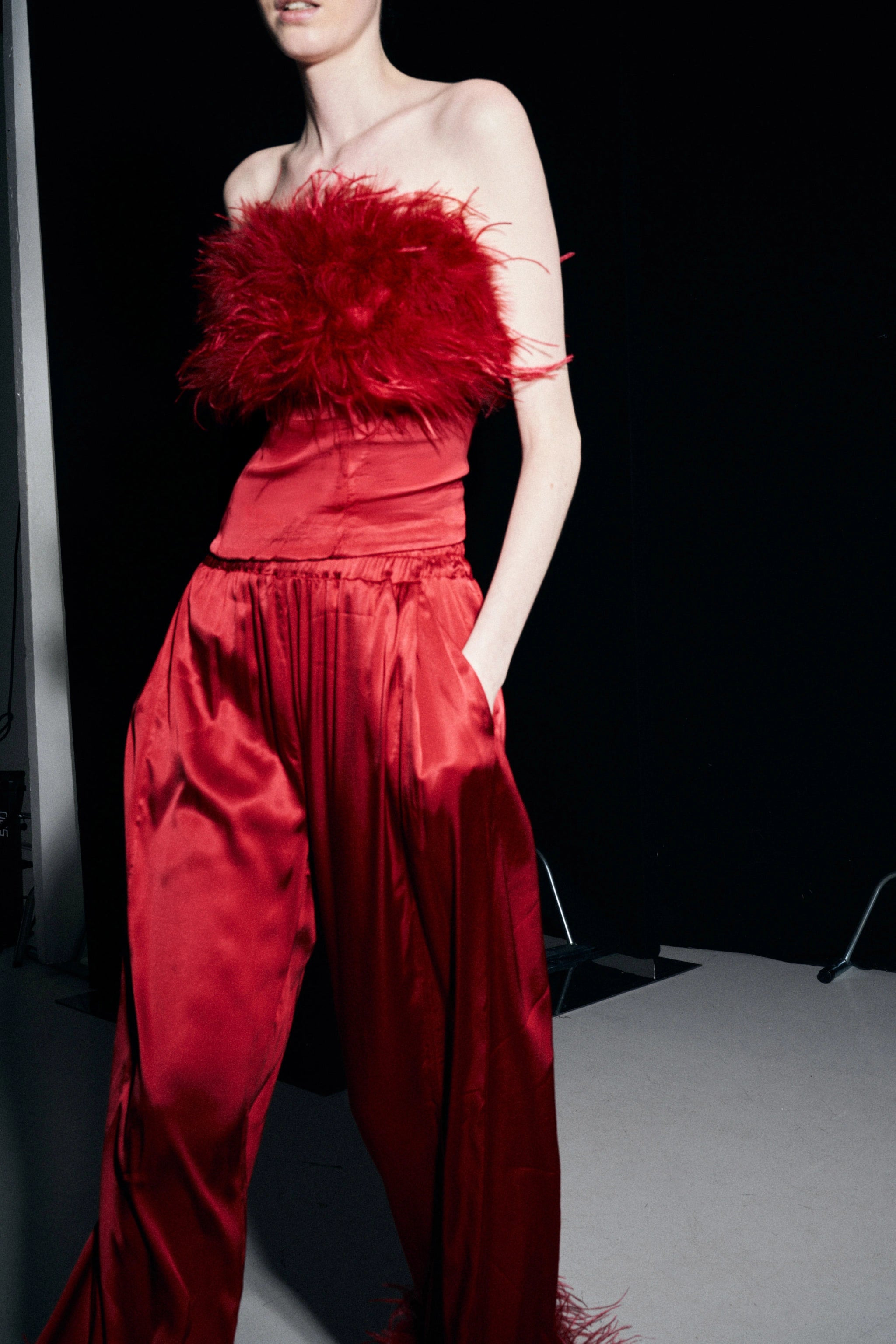 TOP SATINATO CON PIUME BY LUMINA