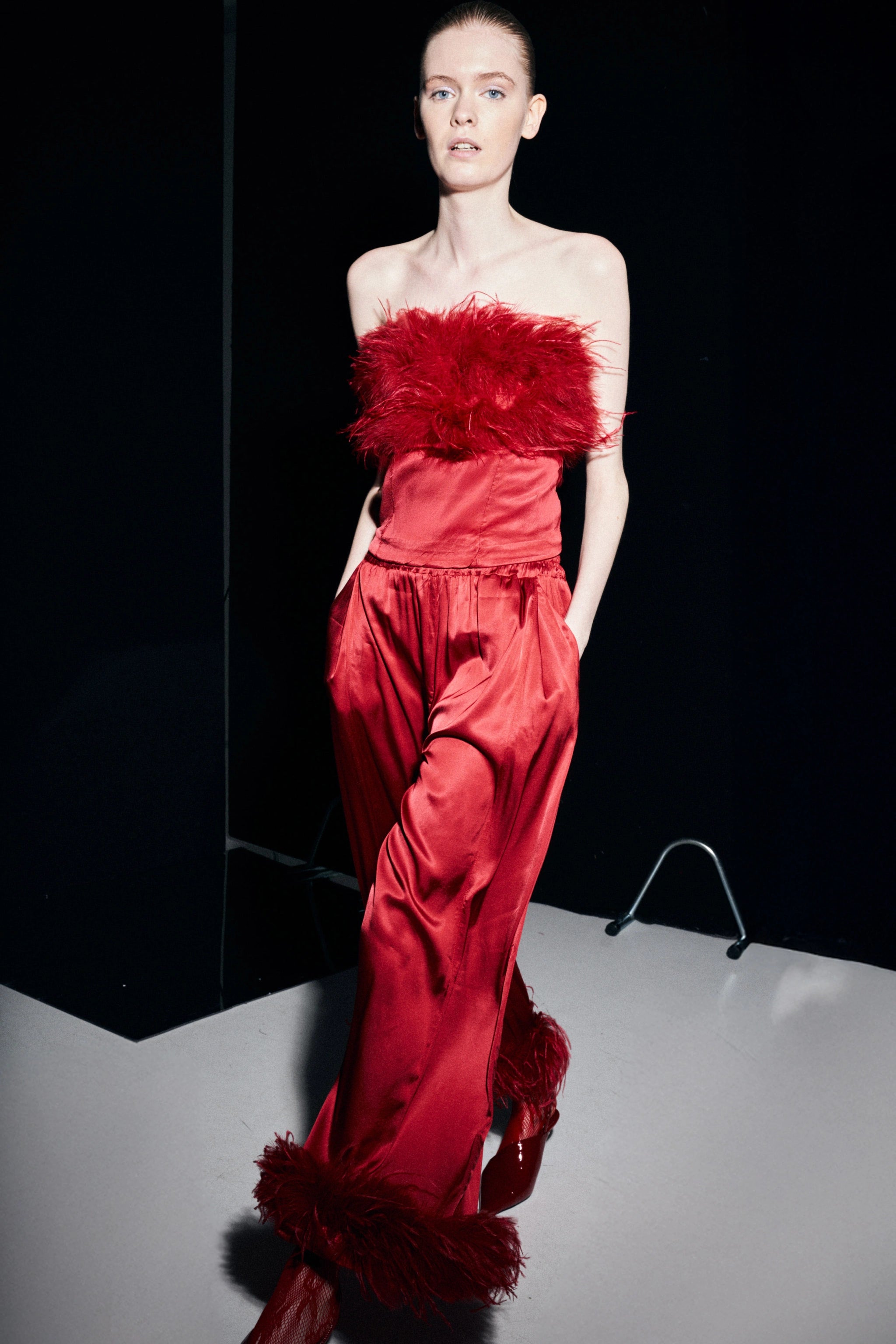 TOP SATINATO CON PIUME BY LUMINA