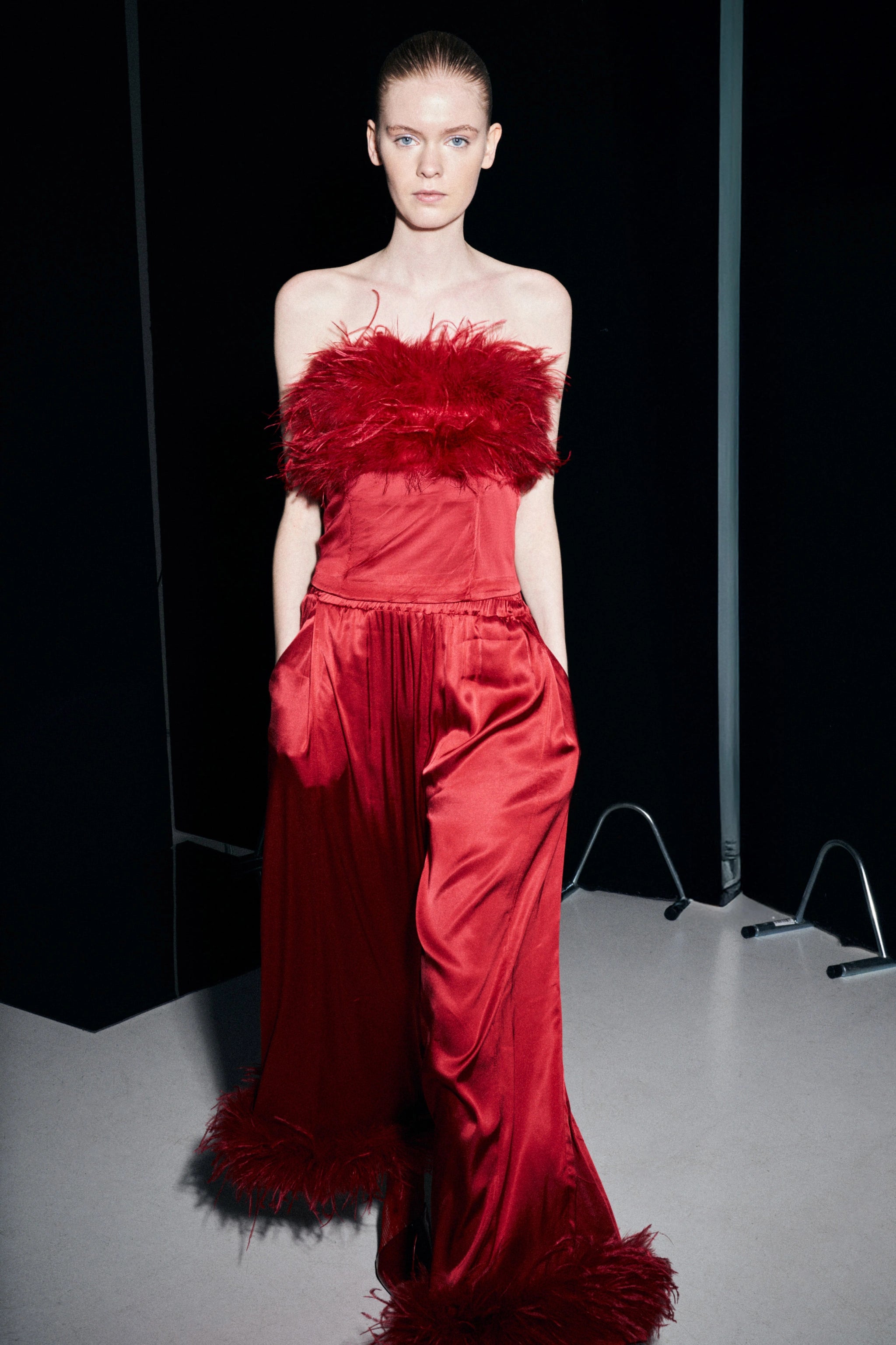 TOP SATINATO CON PIUME BY LUMINA