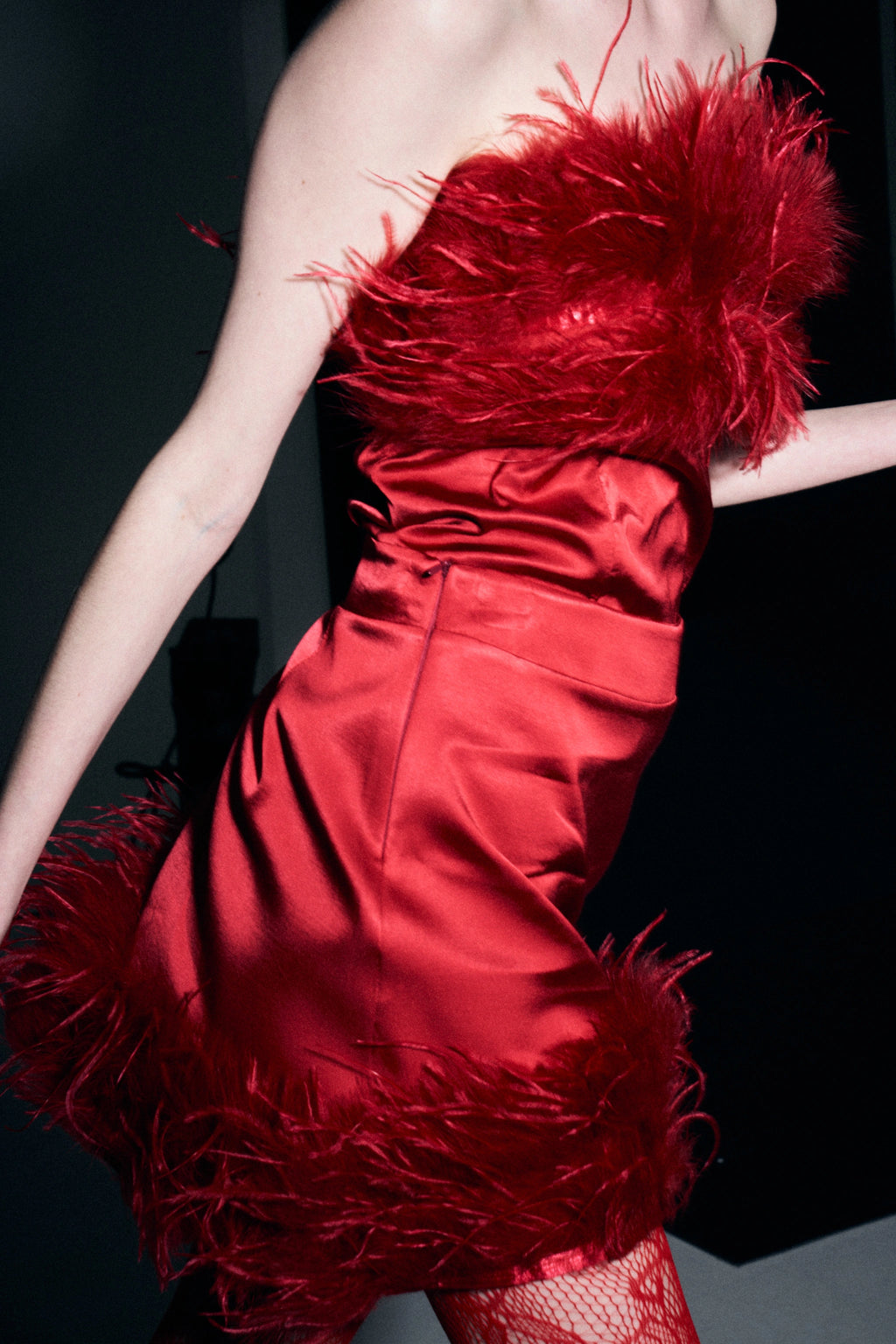 TOP SATINATO CON PIUME BY LUMINA